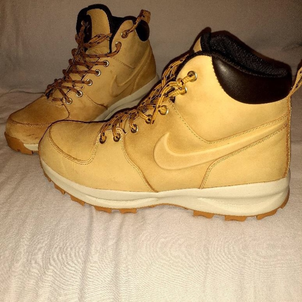 Men’s size 10.5 Nike boots